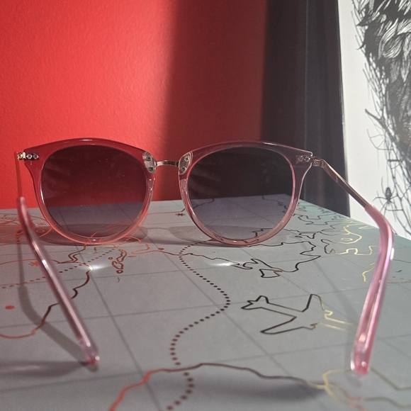 Sunglasses - Picture 3 of 3